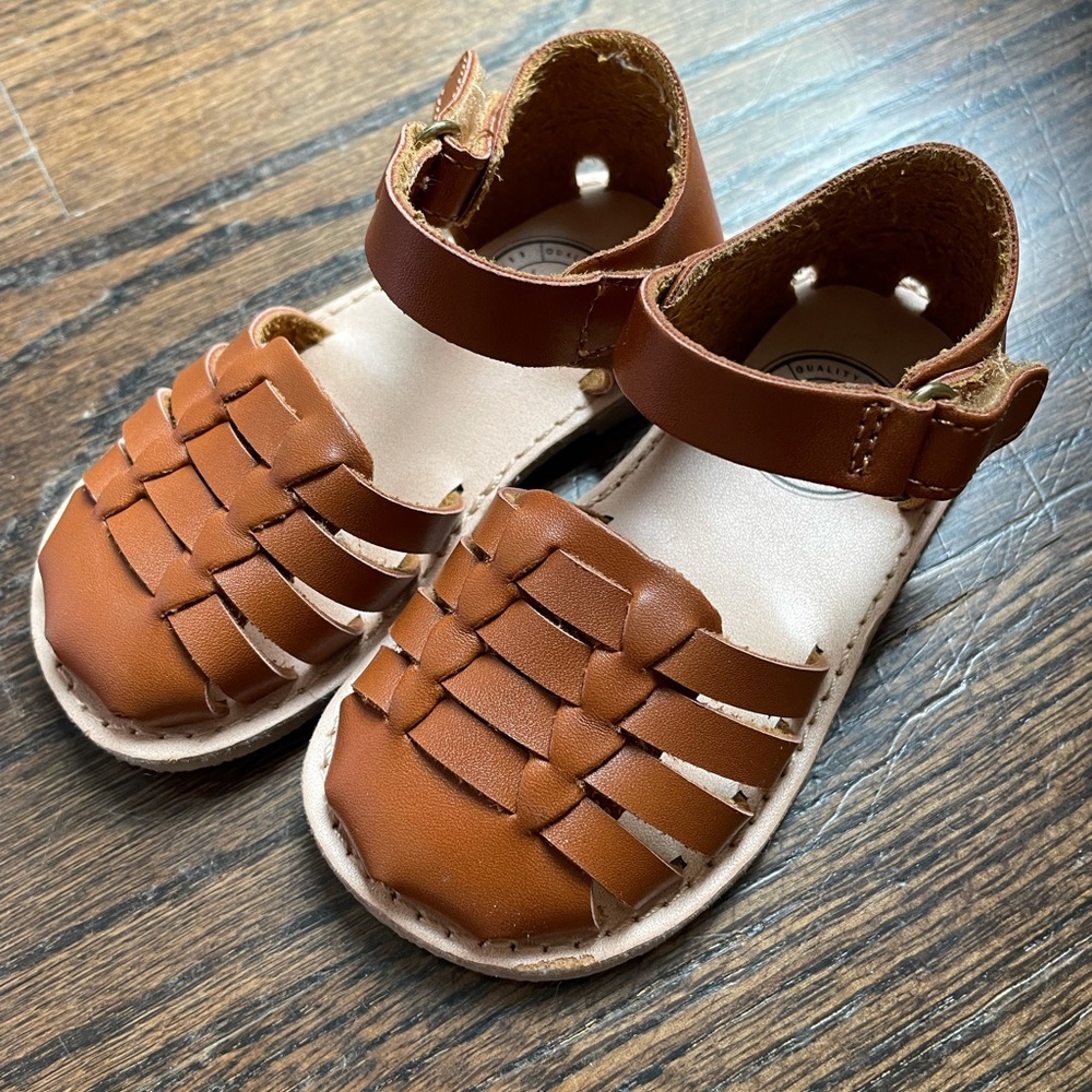 New brown girl sandals size 5